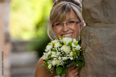 Verrückte russische Hochzeit mit nackter Braut